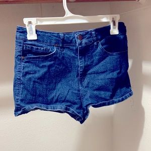 Blue jean shorts.